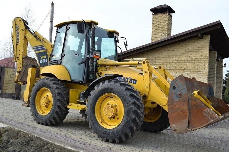 Komatsu WB93S-5: overview, specifications. Picture №1