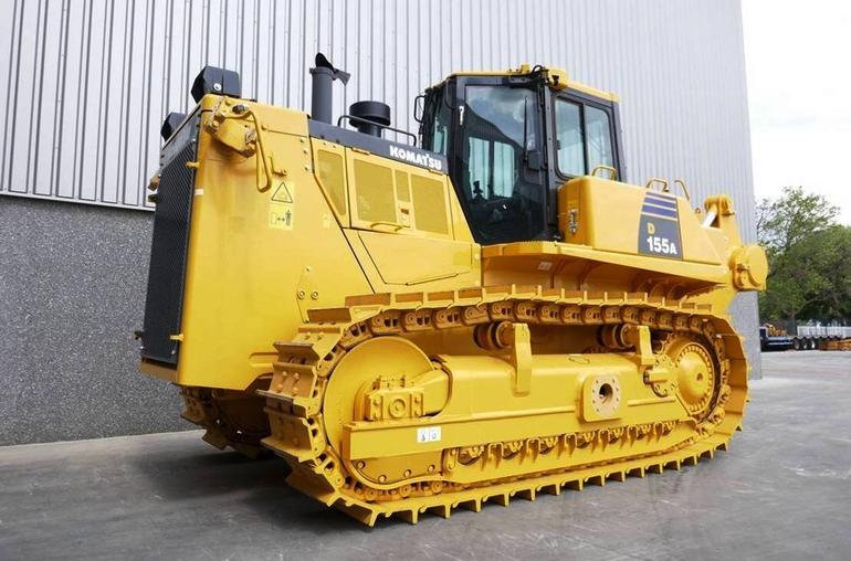 Komatsu D 155A: representative of the latest generation of bulldozer equipment. Picture #2