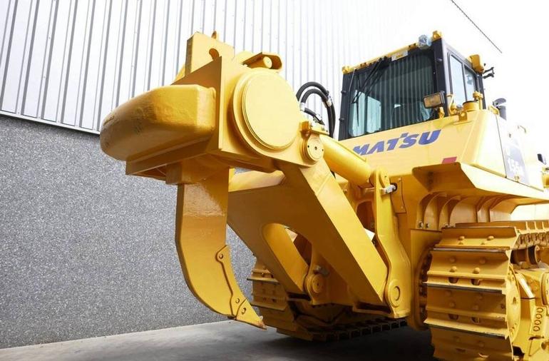 Komatsu D 155A: representative of the latest generation of bulldozer equipment. Picture #3