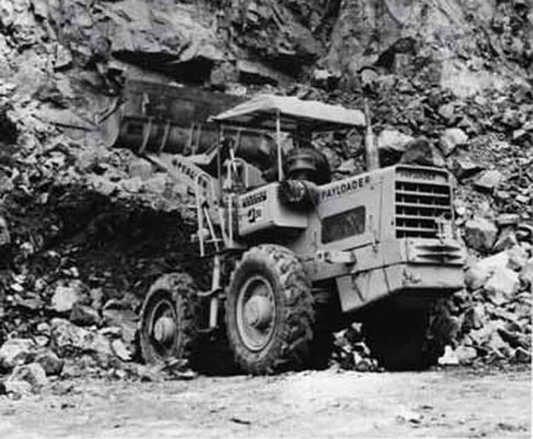 Komatsu - the history of the construction and mining equipment company. Photo №4